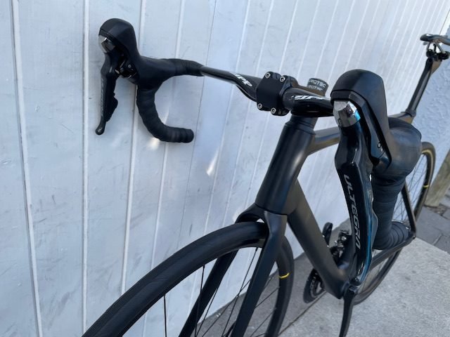 Light Carbon Aero Road DISC (11 Speed Ultegra) - Medium/Large 56cm