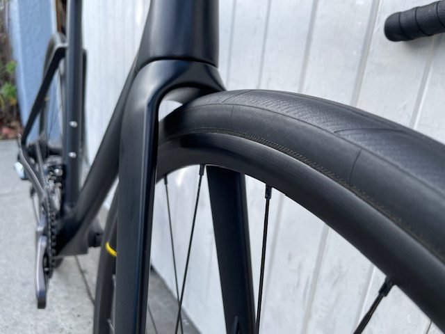 Light Carbon Aero Road DISC (11 Speed Ultegra) - Medium/Large 56cm