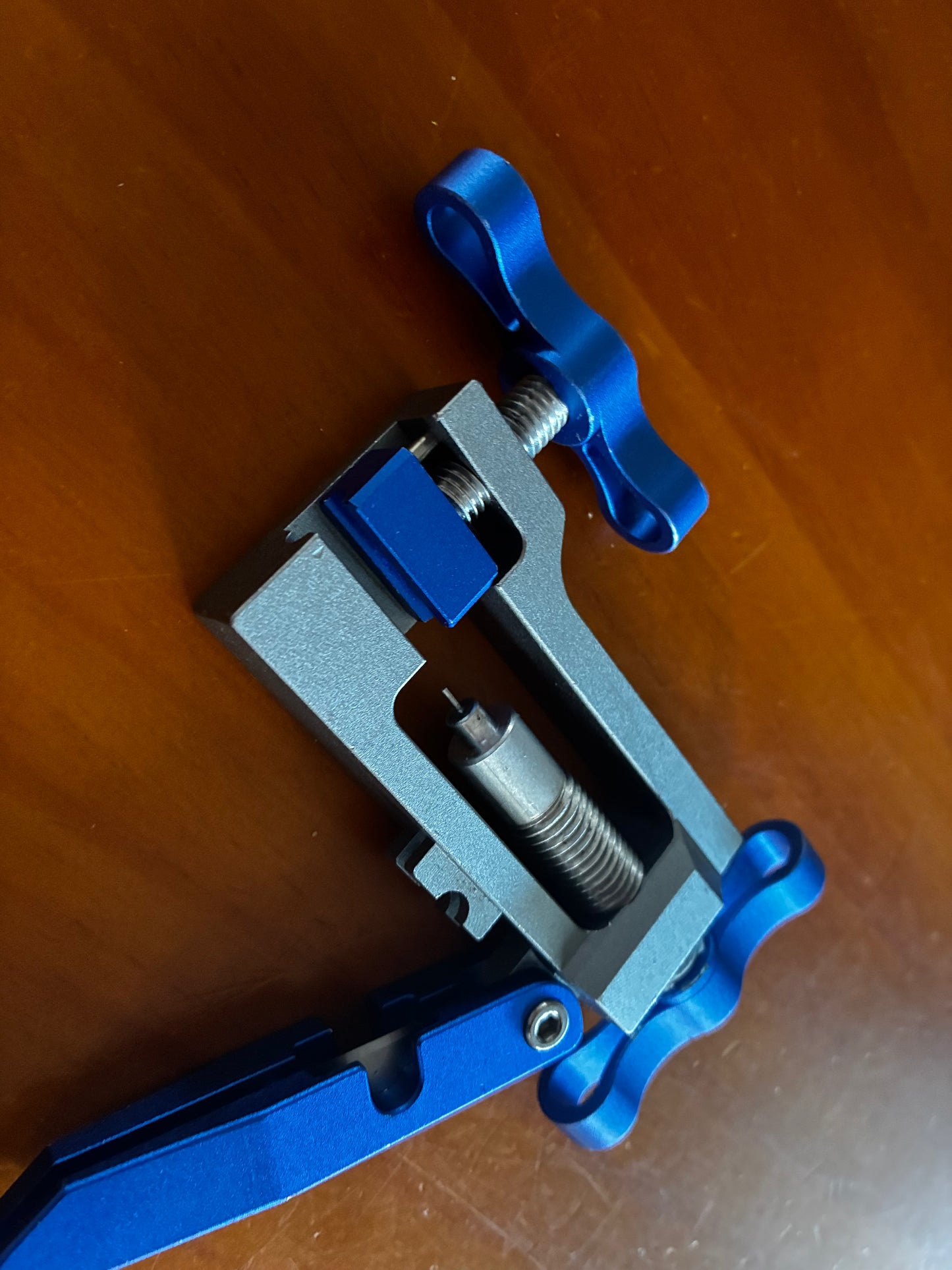 Hydraulic cable cutter and barn insertion tool