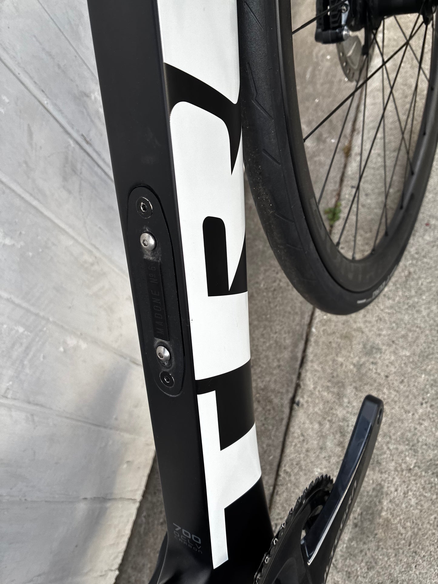 Trek Madone Speed Gen 6 DISC (11 Spd Ultegra) - Large