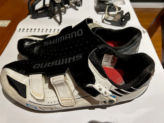 Shimano R171 cycling shoes - Euro 44