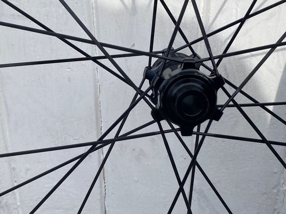 Elitewheels Carbon Clincher ENT DISC Wheelset - 11 Speed IN STOCK