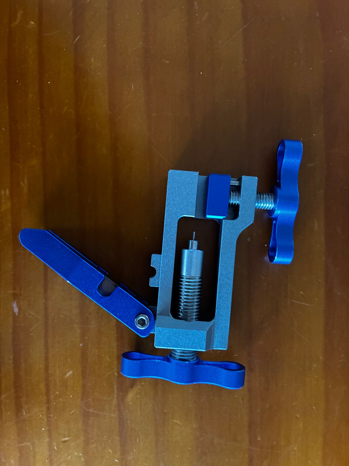 Hydraulic cable cutter and barn insertion tool