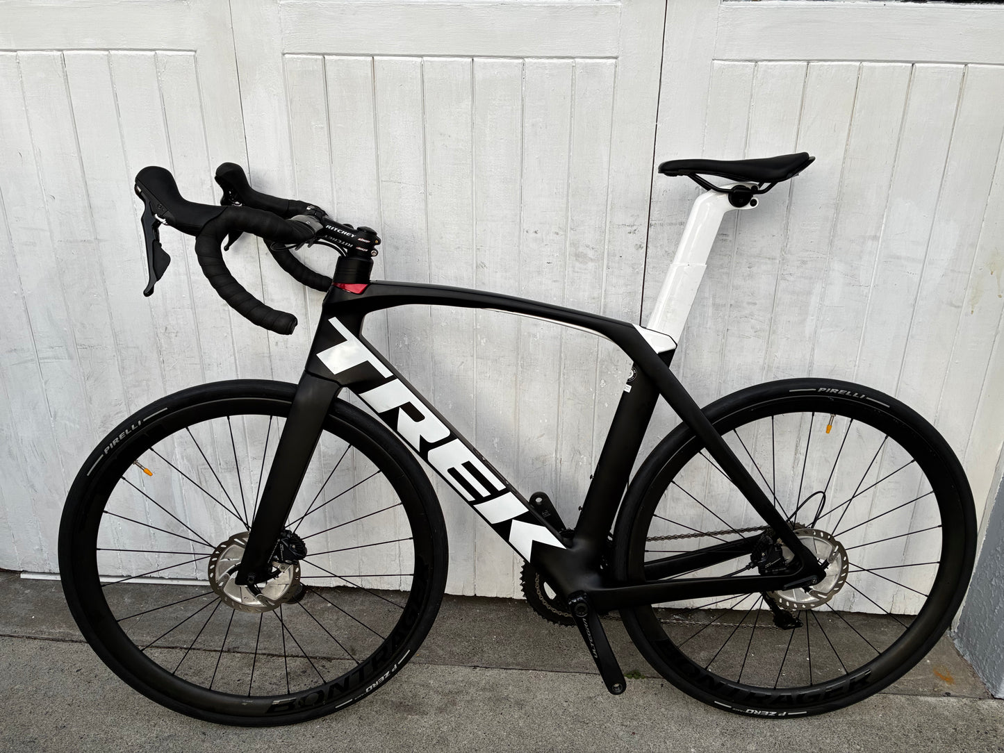 Trek Madone Speed Gen 6 DISC (11 Spd Ultegra) - Large