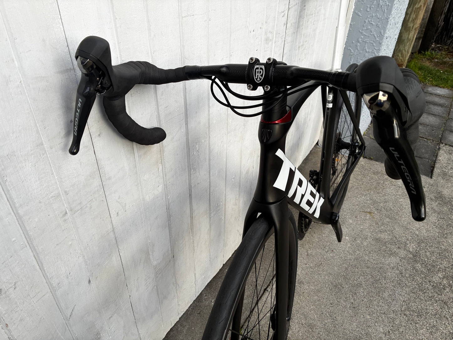 Trek Madone Speed Gen 6 DISC (11 Spd Ultegra) - Large