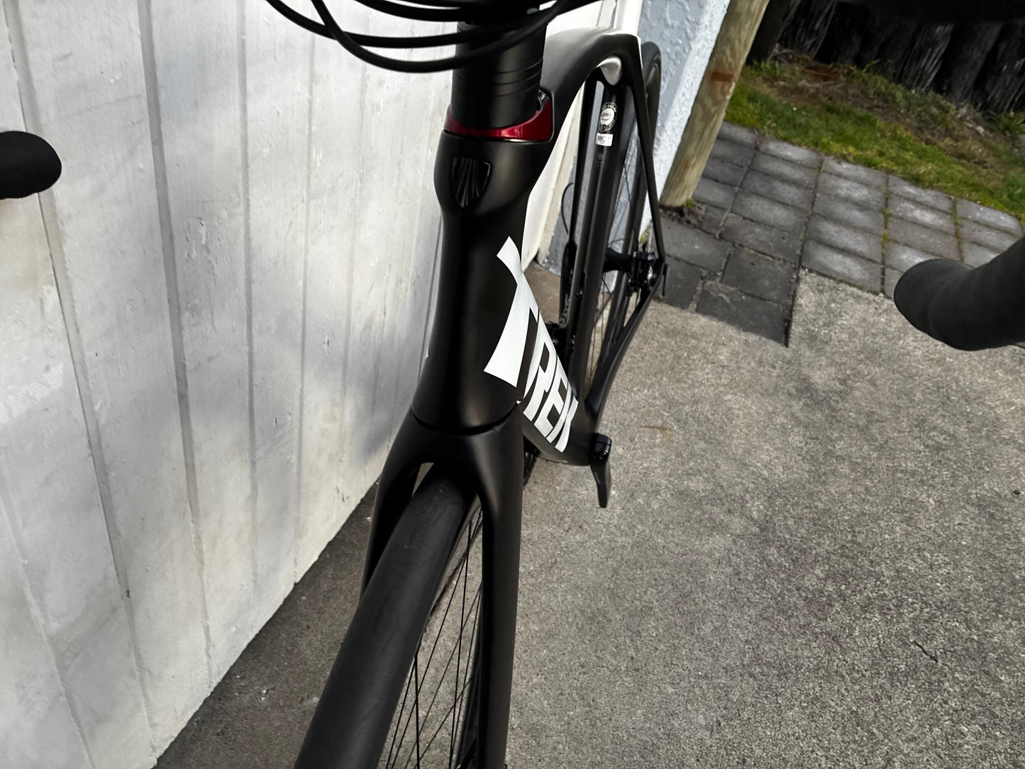 Trek Madone Speed Gen 6 DISC (11 Spd Ultegra) - Large