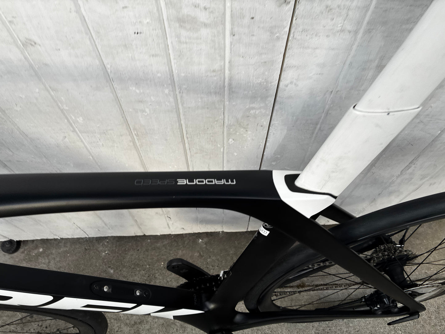 Trek Madone Speed Gen 6 DISC (11 Spd Ultegra) - Large