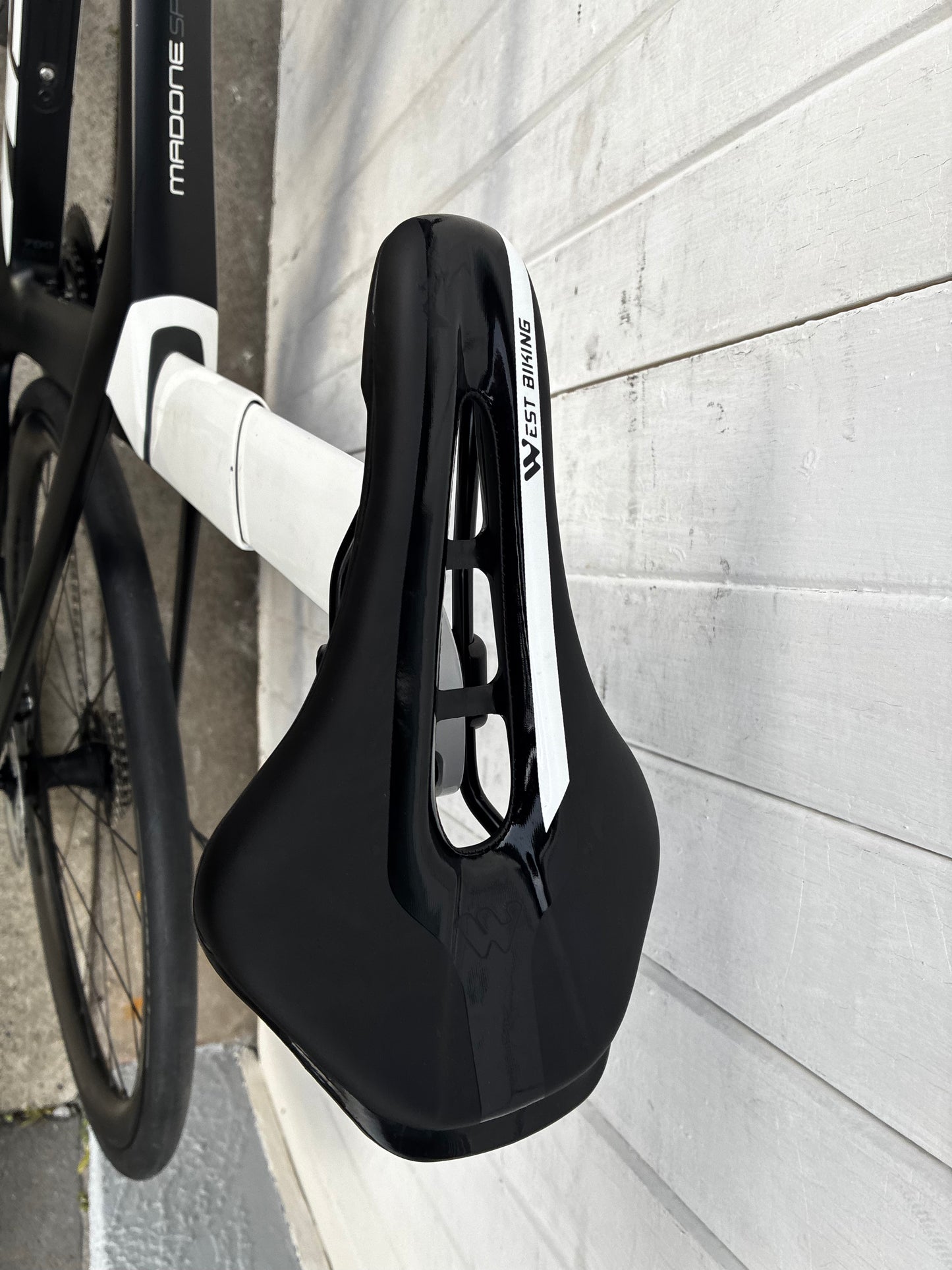 Trek Madone Speed Gen 6 DISC (11 Spd Ultegra) - Large