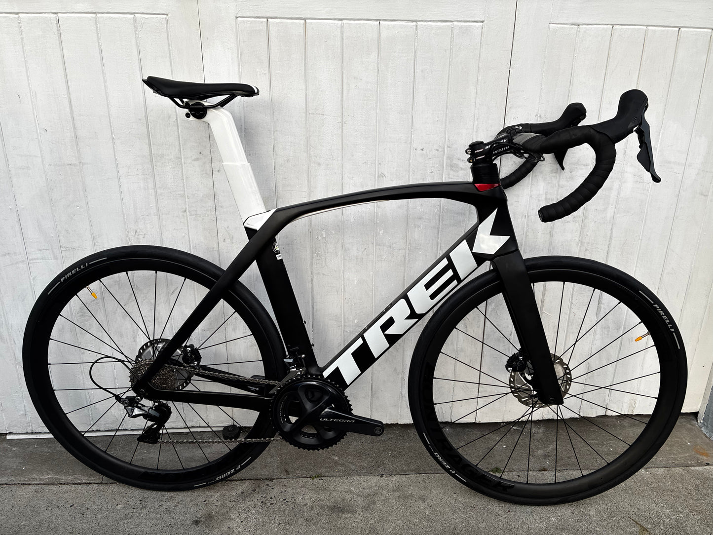 Trek Madone Speed Gen 6 DISC (11 Spd Ultegra) - Large