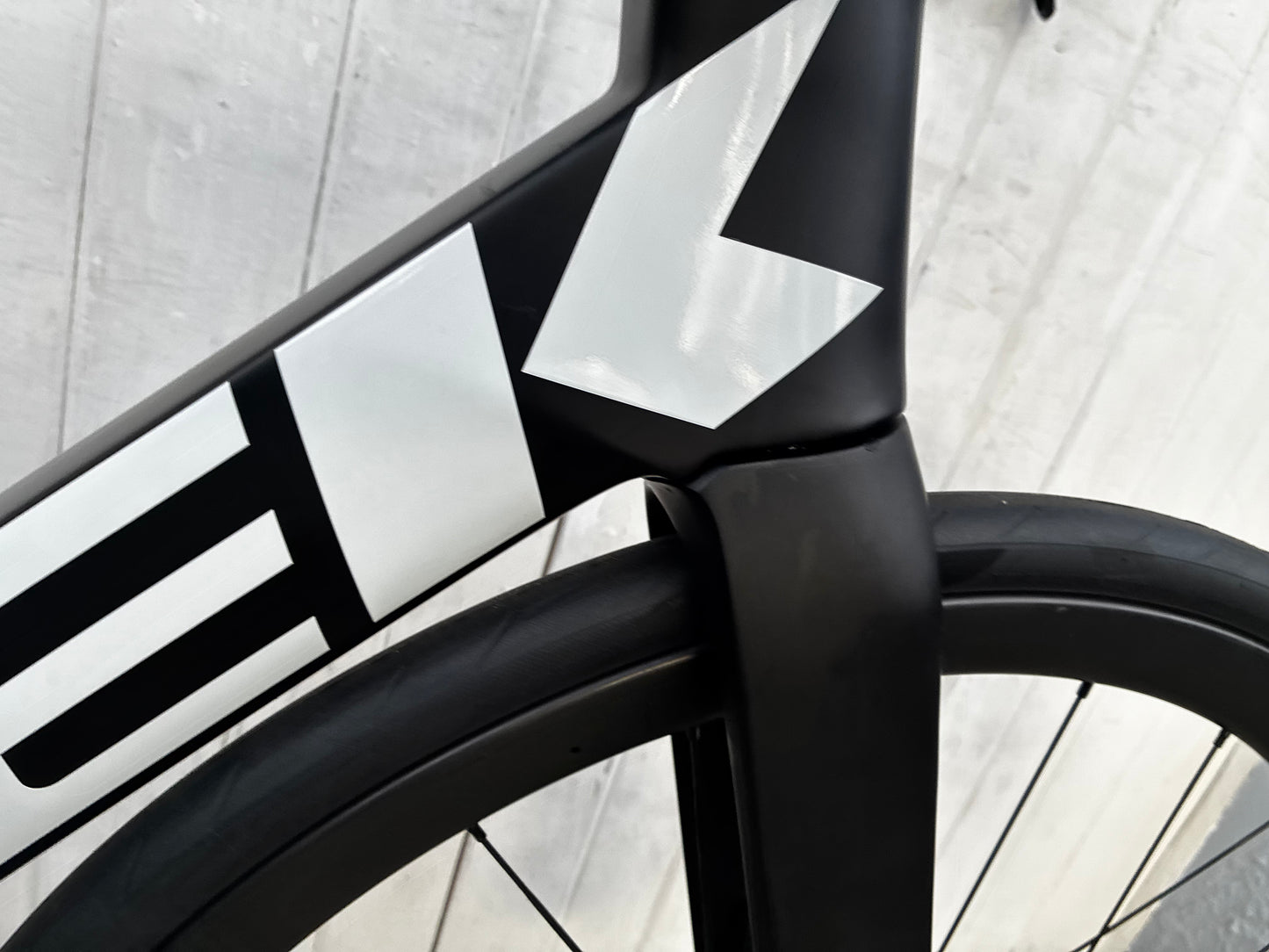 Trek Madone Speed Gen 6 DISC (11 Spd Ultegra) - Large