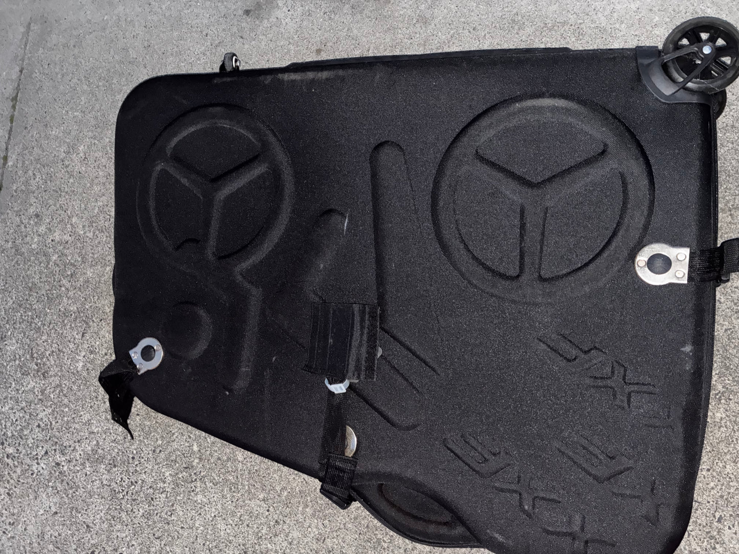 Hard shell bike carrier