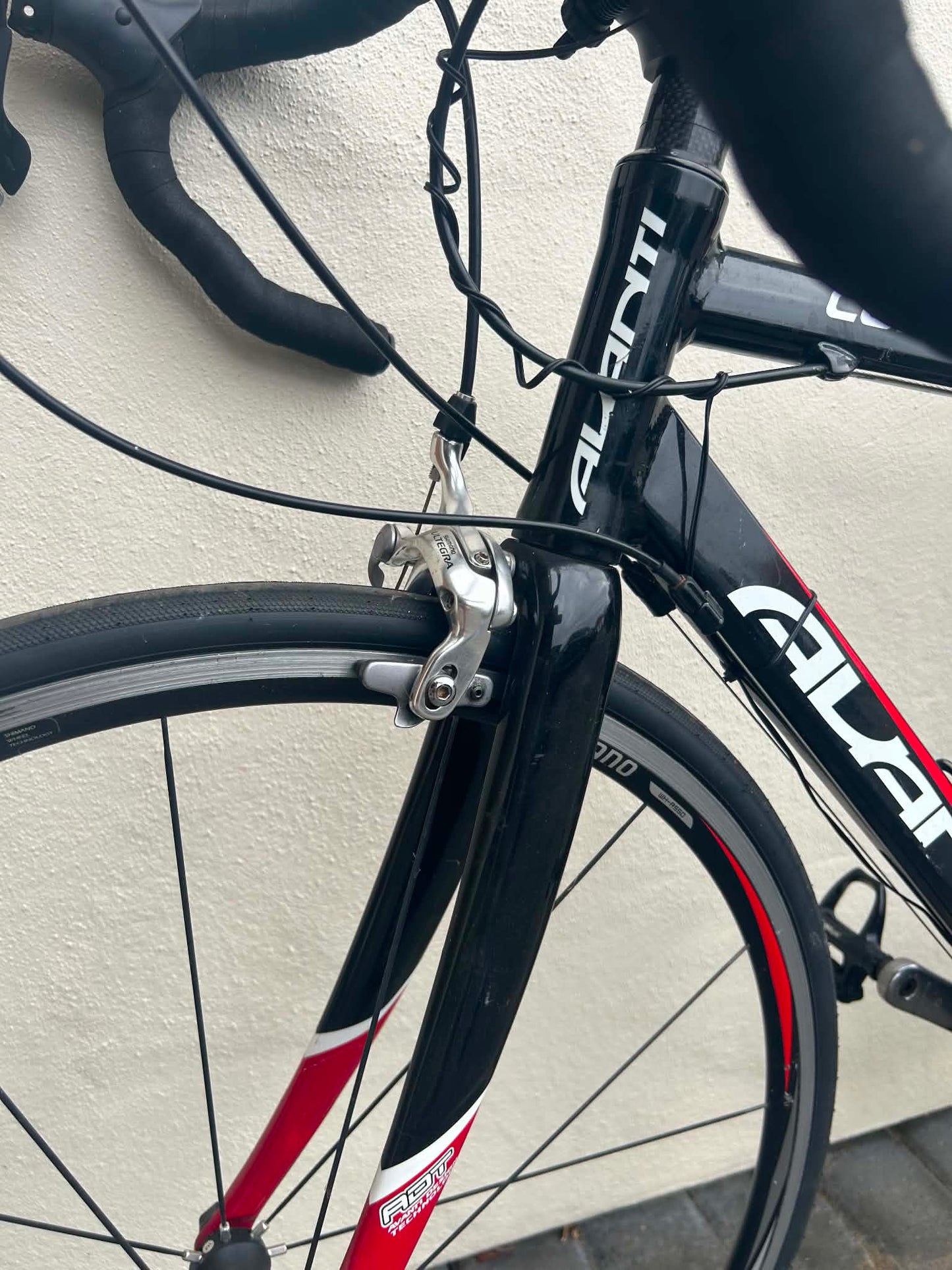 Avanti Corsa (105/Ultegra) - Medium (PICK UP HAWKES BAY)