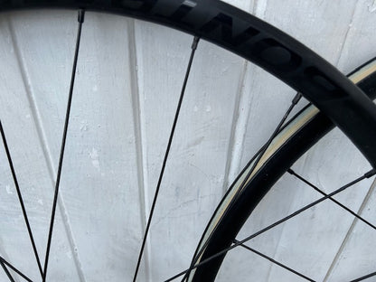 Bontrager Paradigm DISC TLR Wheelset