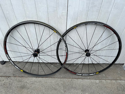 Mavic Aksium Race wheelset (11 Speed)