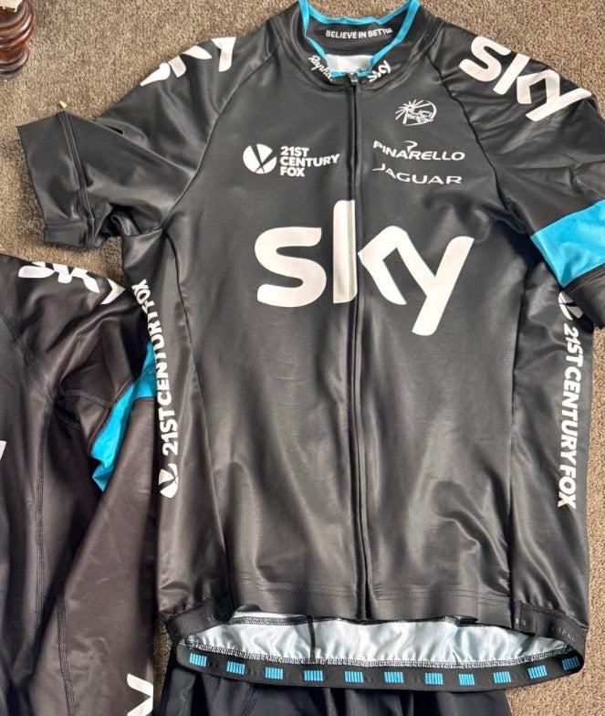 Rapha Cycling Kit (Used) - Medium