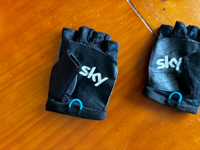 Rapha Sky Cycling Gloves (Used) - Small