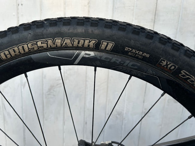 Giant Anthem Carbon 27.5 MTB with Giant composite wheels - Large