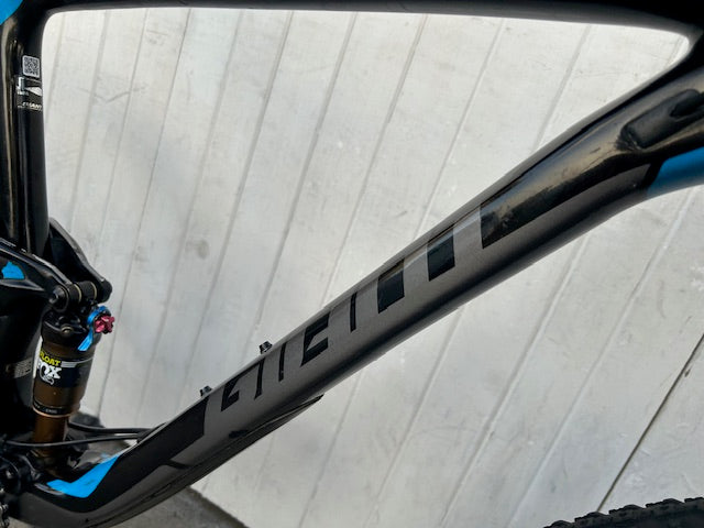 Giant Anthem Carbon 27.5 MTB with Giant composite wheels - Large