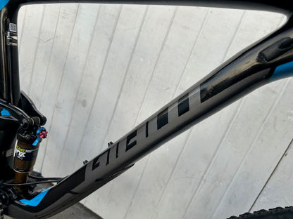 Giant Anthem Carbon 27.5 MTB with Giant composite wheels - Large