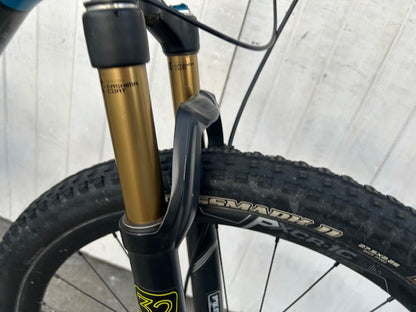 Giant Anthem Carbon 27.5 MTB with Giant composite wheels - Large