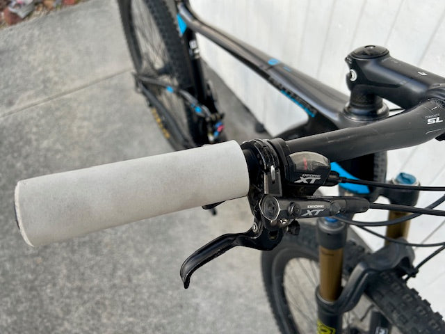 Giant Anthem Carbon 27.5 MTB with Giant composite wheels - Large