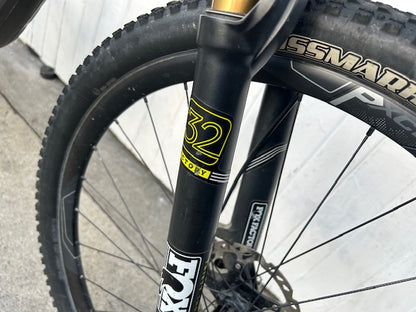 Giant Anthem Carbon 27.5 MTB with Giant composite wheels - Large