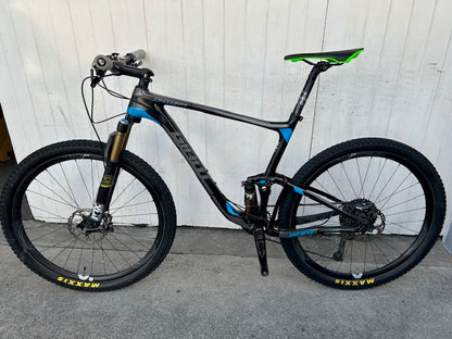 Giant Anthem Carbon 27.5 MTB with Giant composite wheels - Large