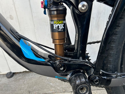 Giant Anthem Carbon 27.5 MTB with Giant composite wheels - Large