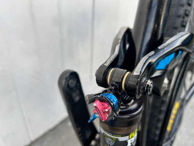 Giant Anthem Carbon 27.5 MTB with Giant composite wheels - Large