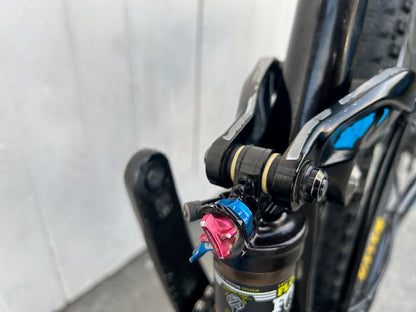 Giant Anthem Carbon 27.5 MTB with Giant composite wheels - Large