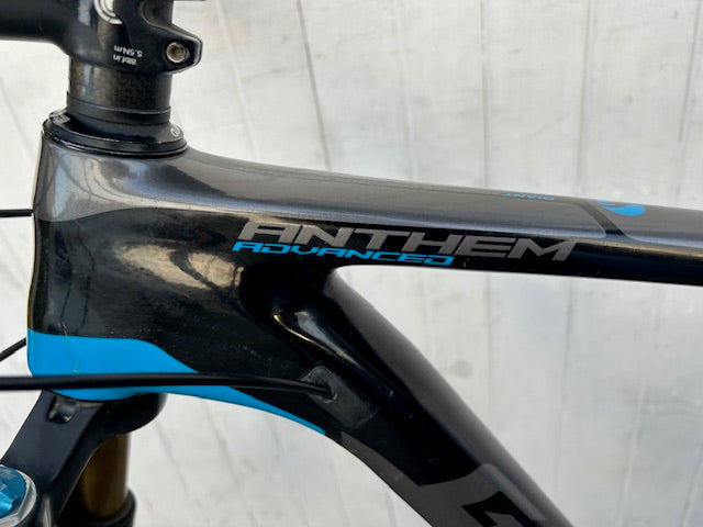 Giant Anthem Carbon 27.5 MTB with Giant composite wheels - Large