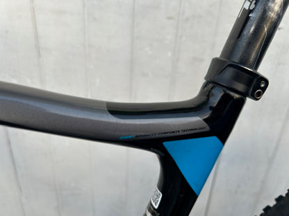 Giant Anthem Carbon 27.5 MTB with Giant composite wheels - Large