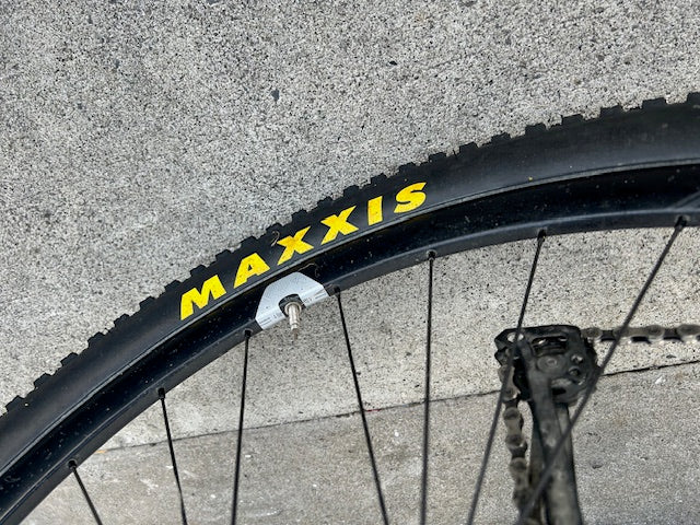 Giant Anthem Carbon 27.5 MTB with Giant composite wheels - Large