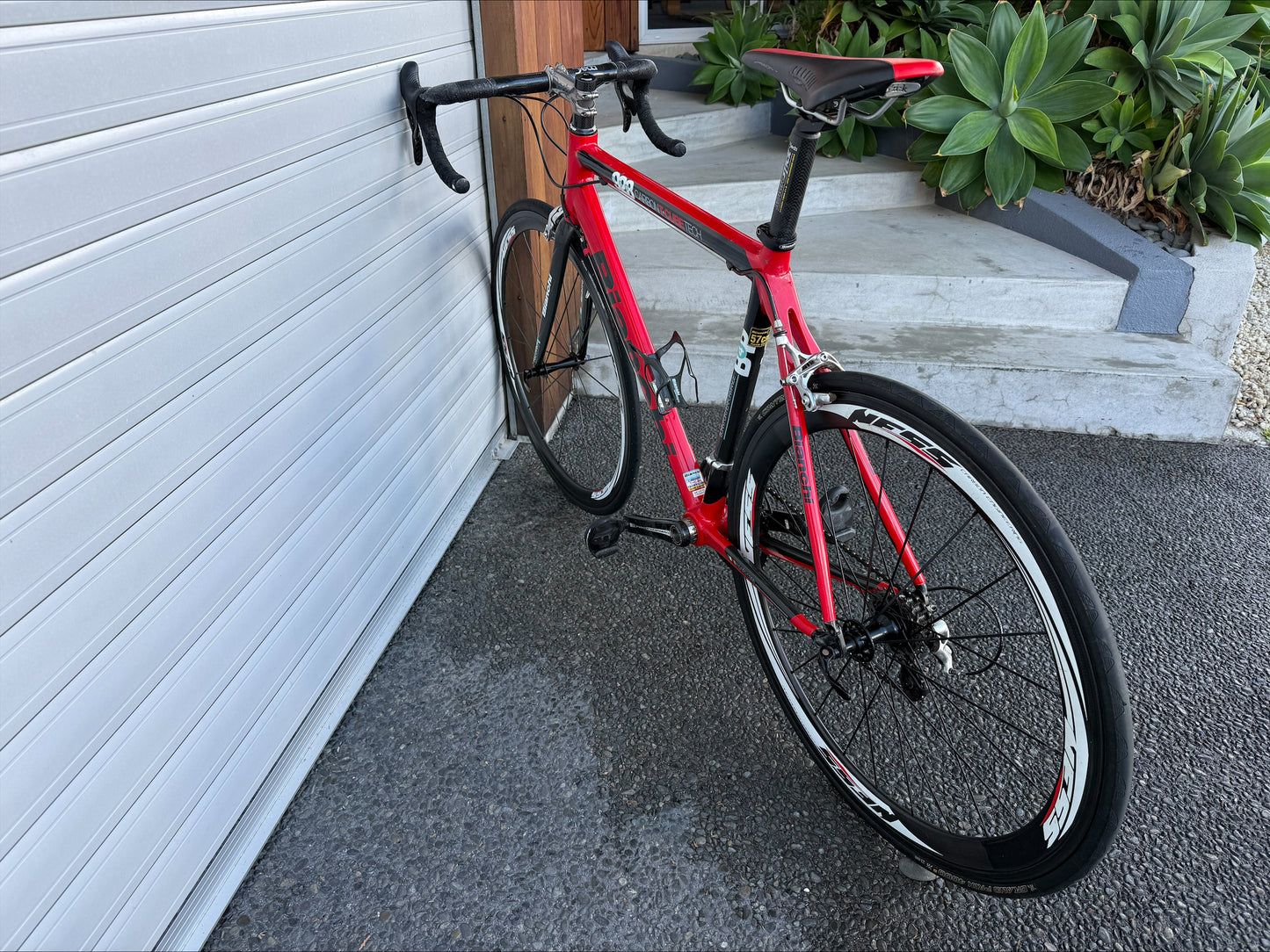 Bianchi 928 (11 Spd Campag Chorus) - Large (PICK UP HAMILTON CENTRAL)